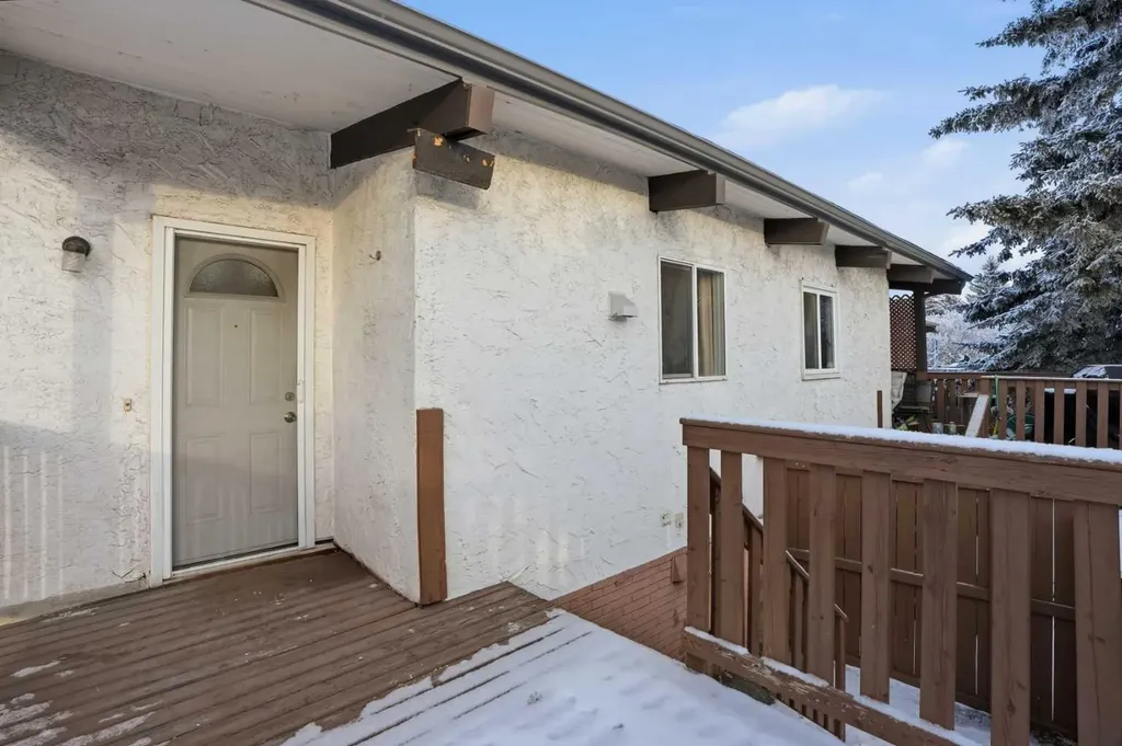107 Pinemont Bay NE Calgary AB T1Y 2V7