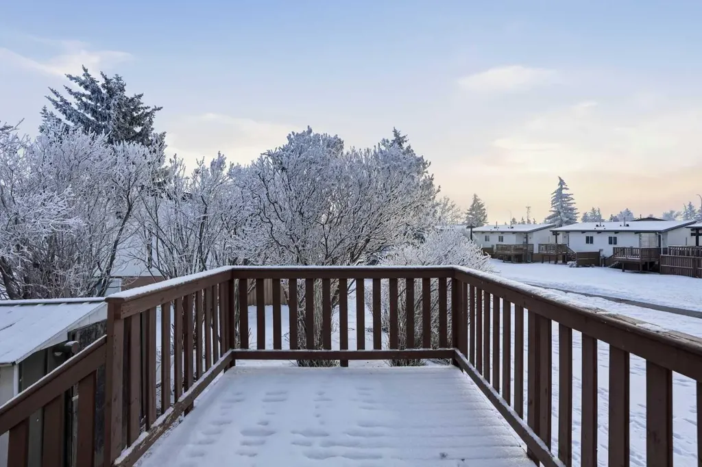 107 Pinemont Bay NE Calgary AB T1Y 2V7