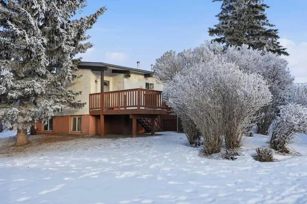 107 Pinemont Bay NE Calgary AB T1Y 2V7