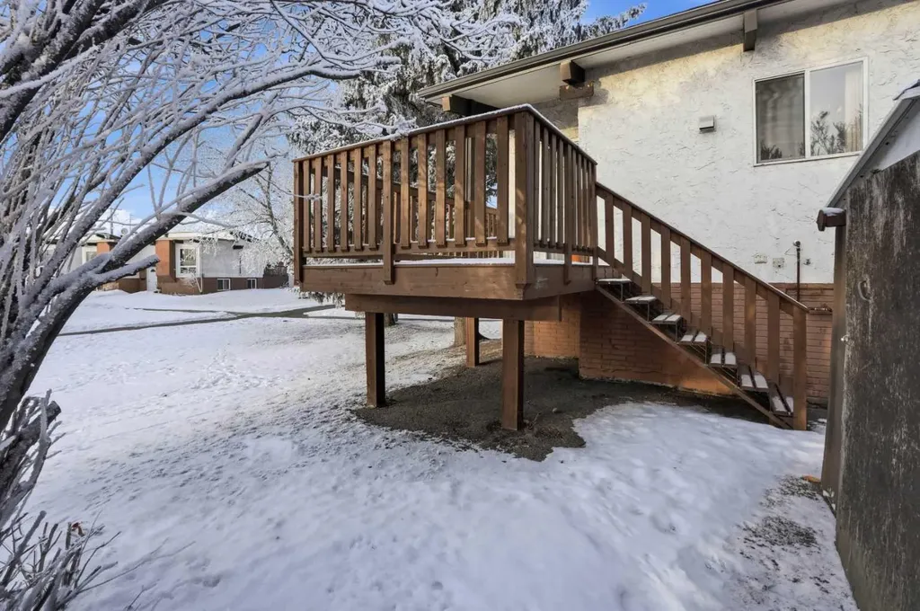 107 Pinemont Bay NE Calgary AB T1Y 2V7