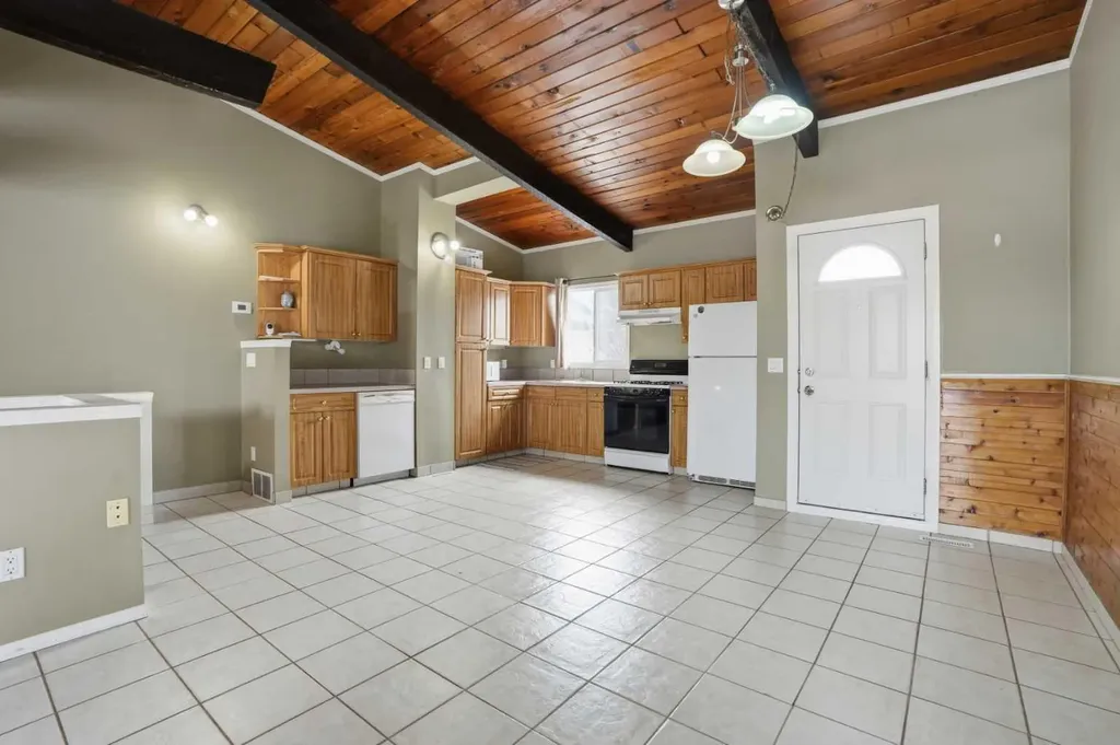 107 Pinemont Bay NE Calgary AB T1Y 2V7