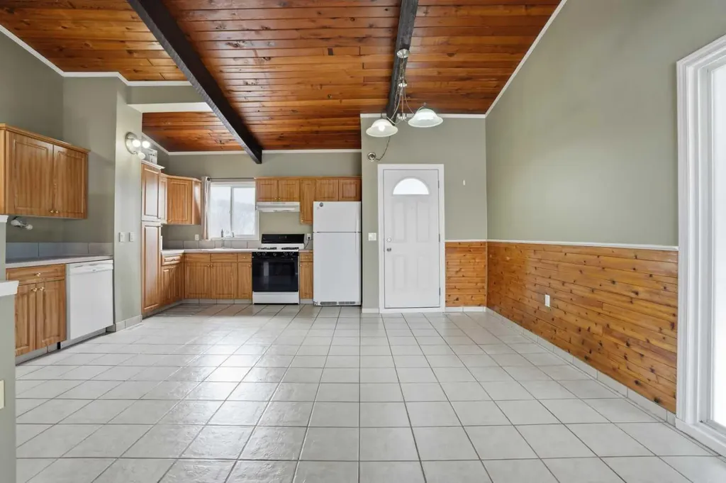 107 Pinemont Bay NE Calgary AB T1Y 2V7