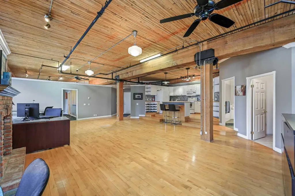 535 10 Avenue SW Calgary AB T2R 0A8