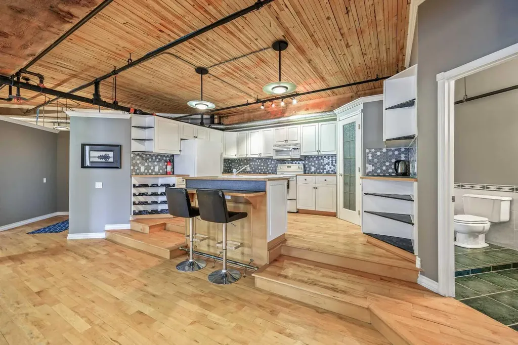 535 10 Avenue SW Calgary AB T2R 0A8