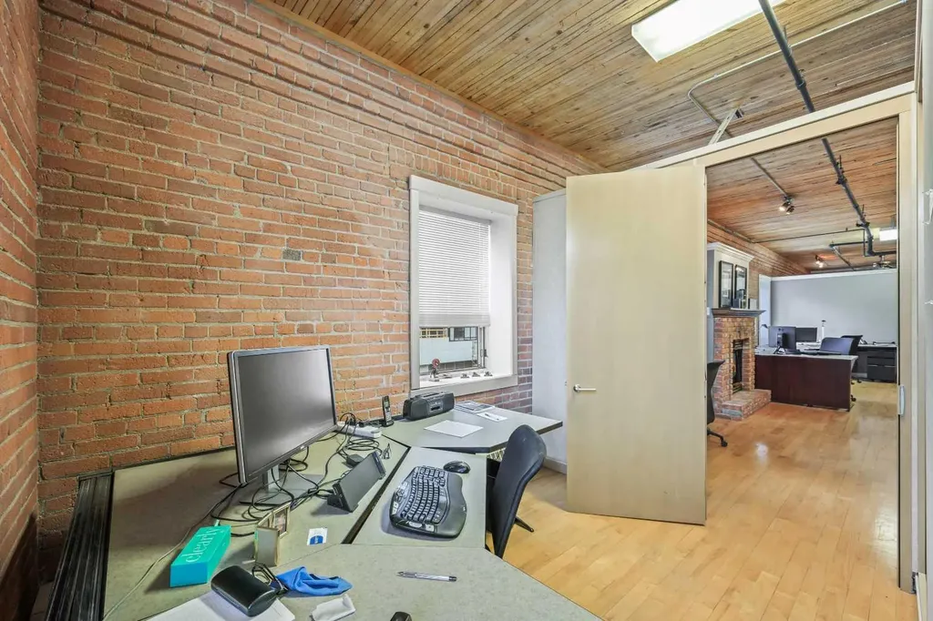 535 10 Avenue SW Calgary AB T2R 0A8