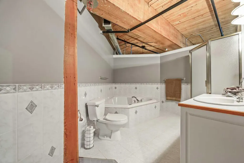 535 10 Avenue SW Calgary AB T2R 0A8