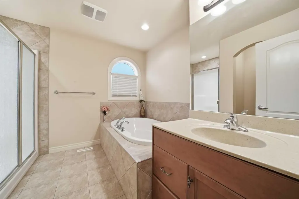 27 Saddleland Way NE Calgary AB T3J5K6