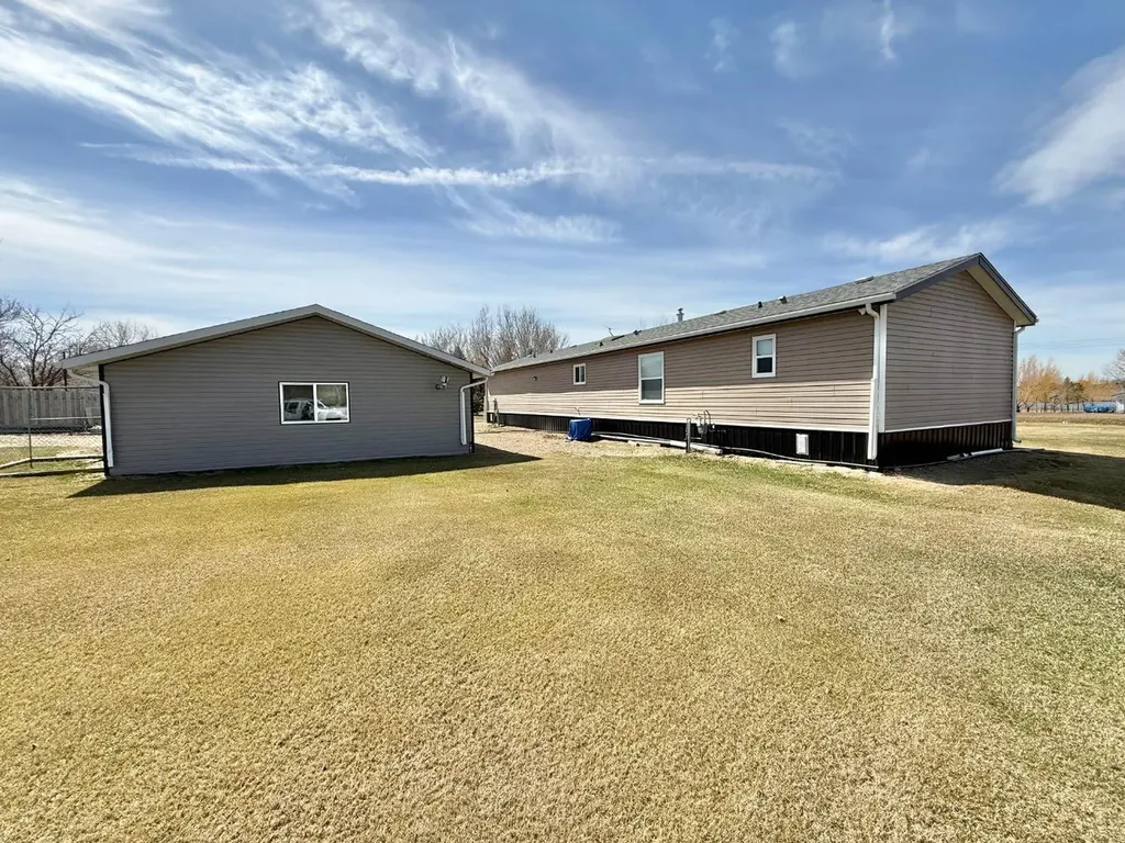 214 Blue Heron Road Rural Newell County Of AB T1R 0S1