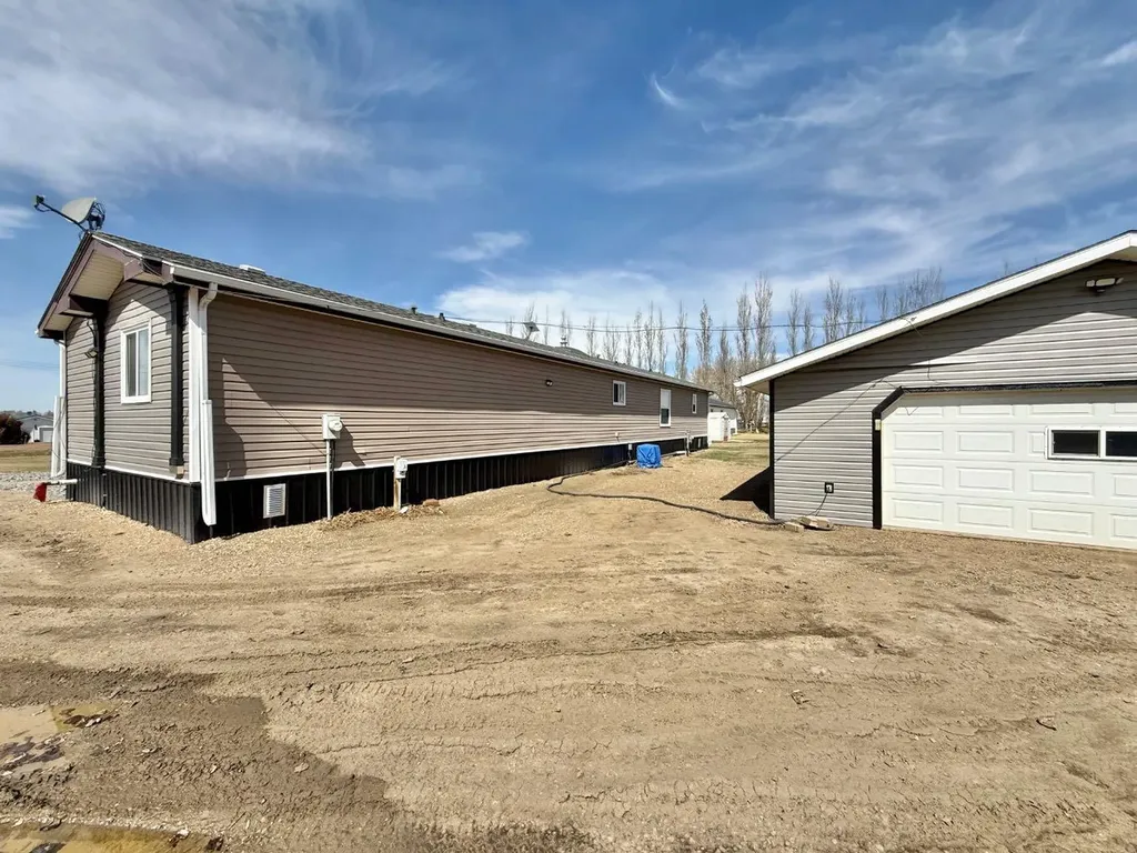 214 Blue Heron Road Rural Newell County Of AB T1R 0S1