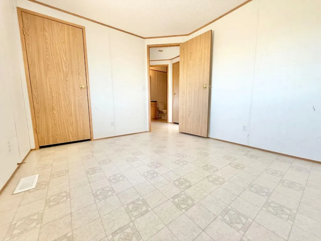 214 Blue Heron Road Rural Newell County Of AB T1R 0S1