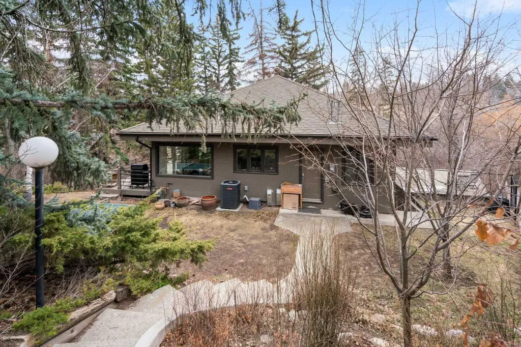 2910 Marquette Street SW Calgary AB T2T 3E3
