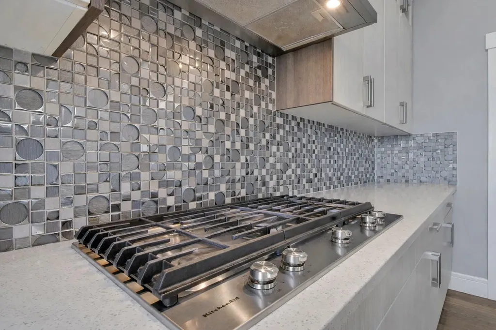 302 Kinniburgh Road Chestermere AB T1X0Y6