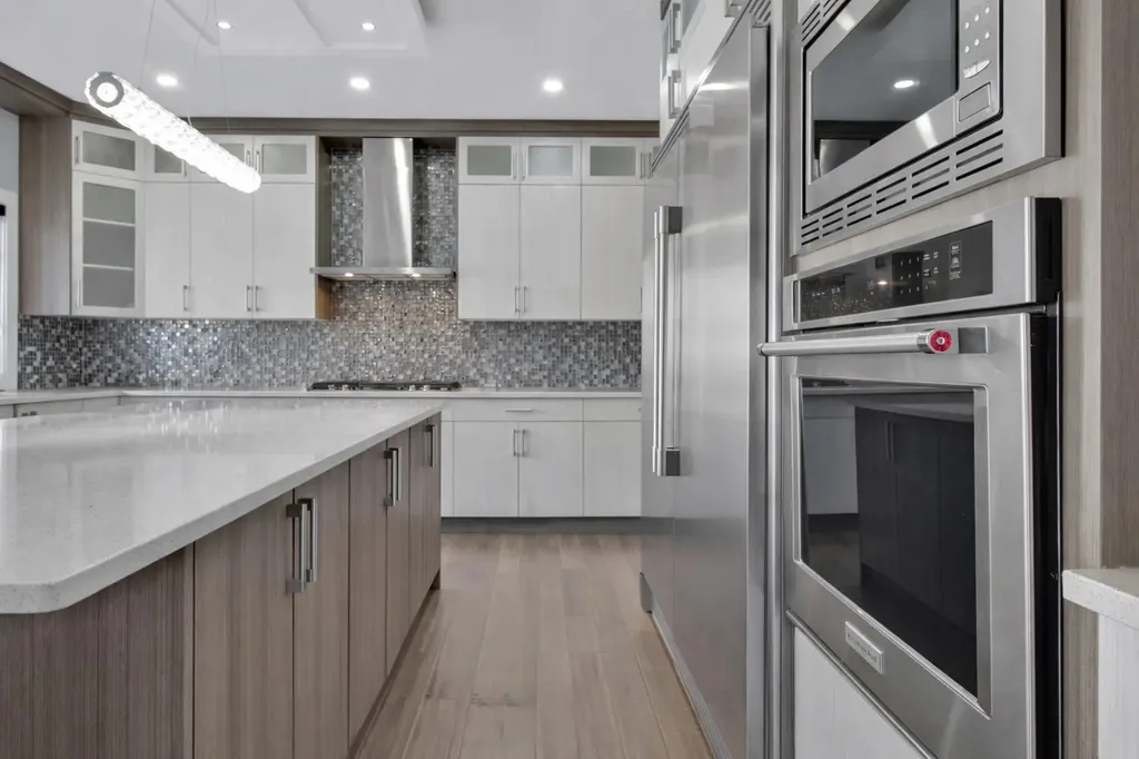 302 Kinniburgh Road Chestermere AB T1X0Y6