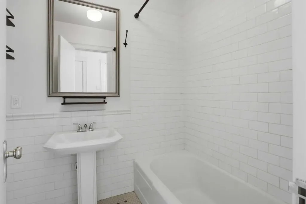 330 19 Avenue SW Calgary AB T2S 0C9