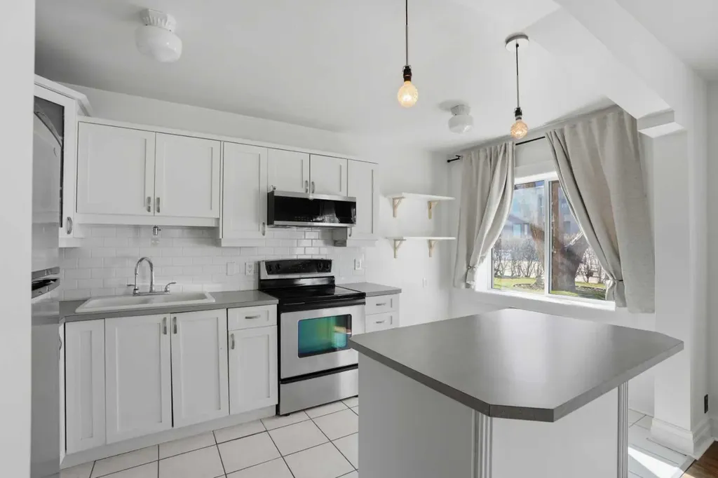 330 19 Avenue SW Calgary AB T2S 0C9