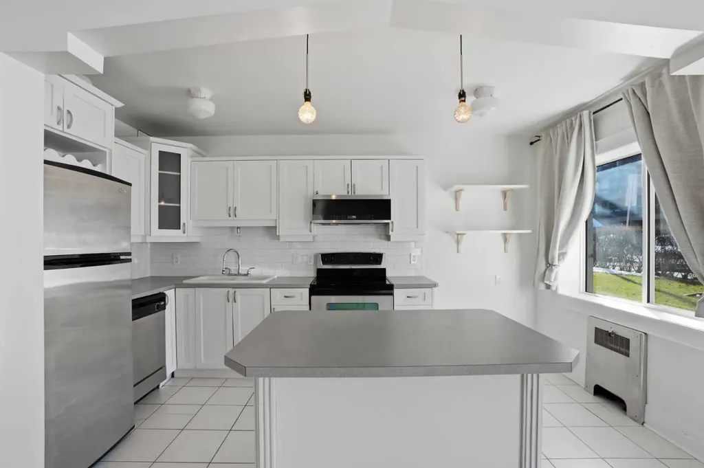 330 19 Avenue SW Calgary AB T2S 0C9
