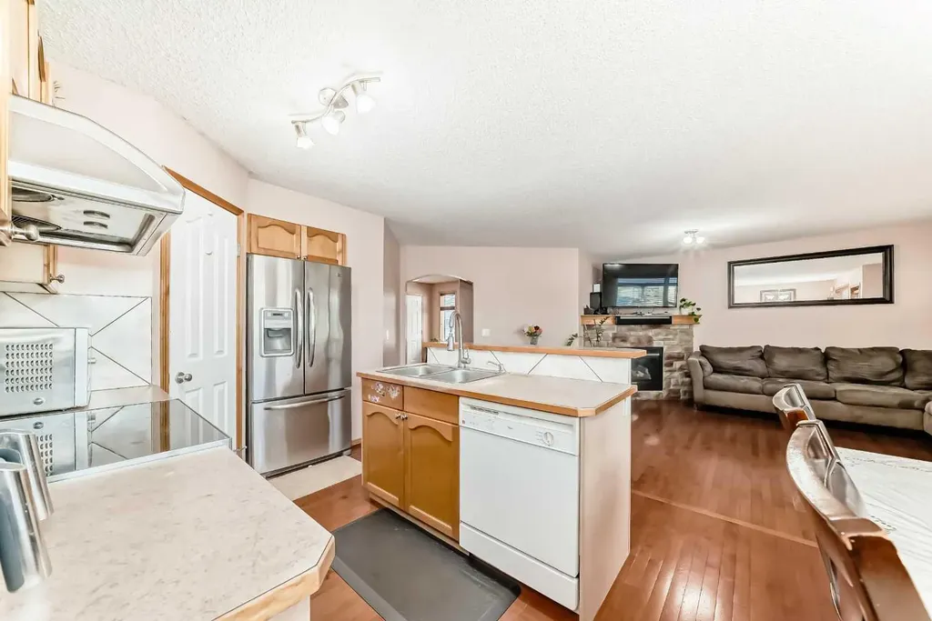 16062 Everstone Road SW Calgary AB T2Y 4J7