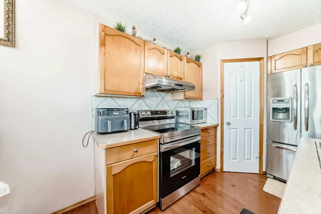 16062 Everstone Road SW Calgary AB T2Y 4J7