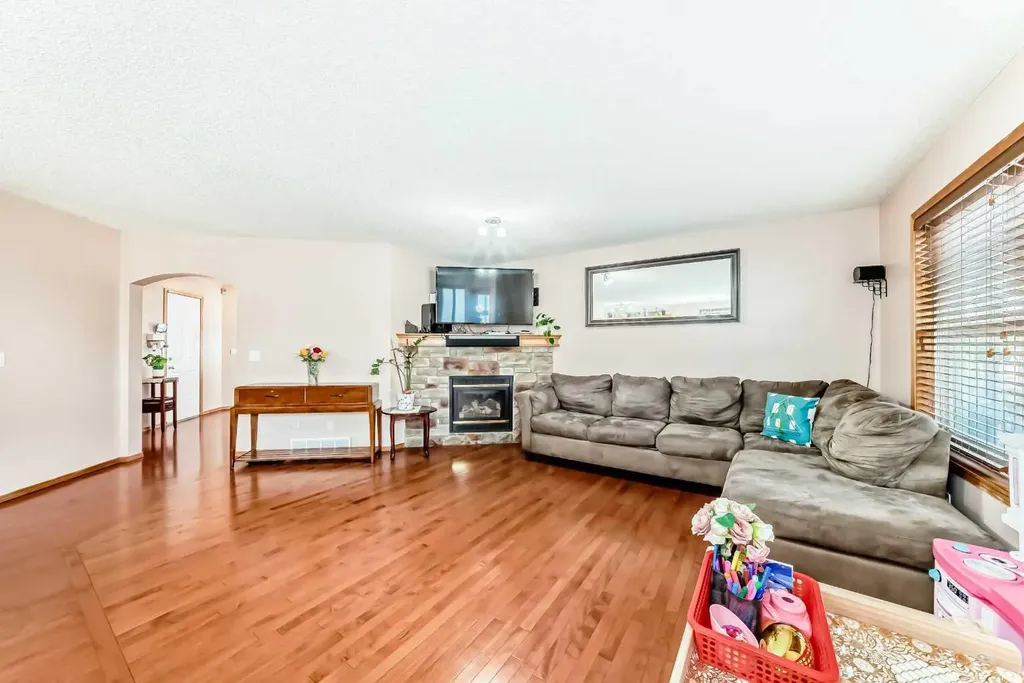 16062 Everstone Road SW Calgary AB T2Y 4J7