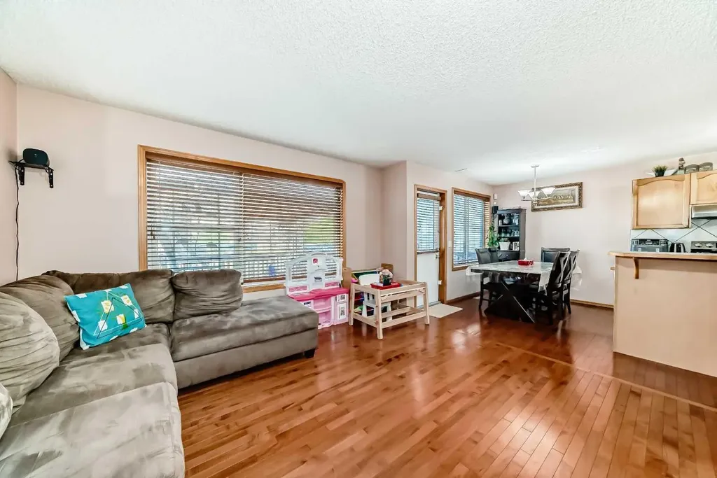 16062 Everstone Road SW Calgary AB T2Y 4J7
