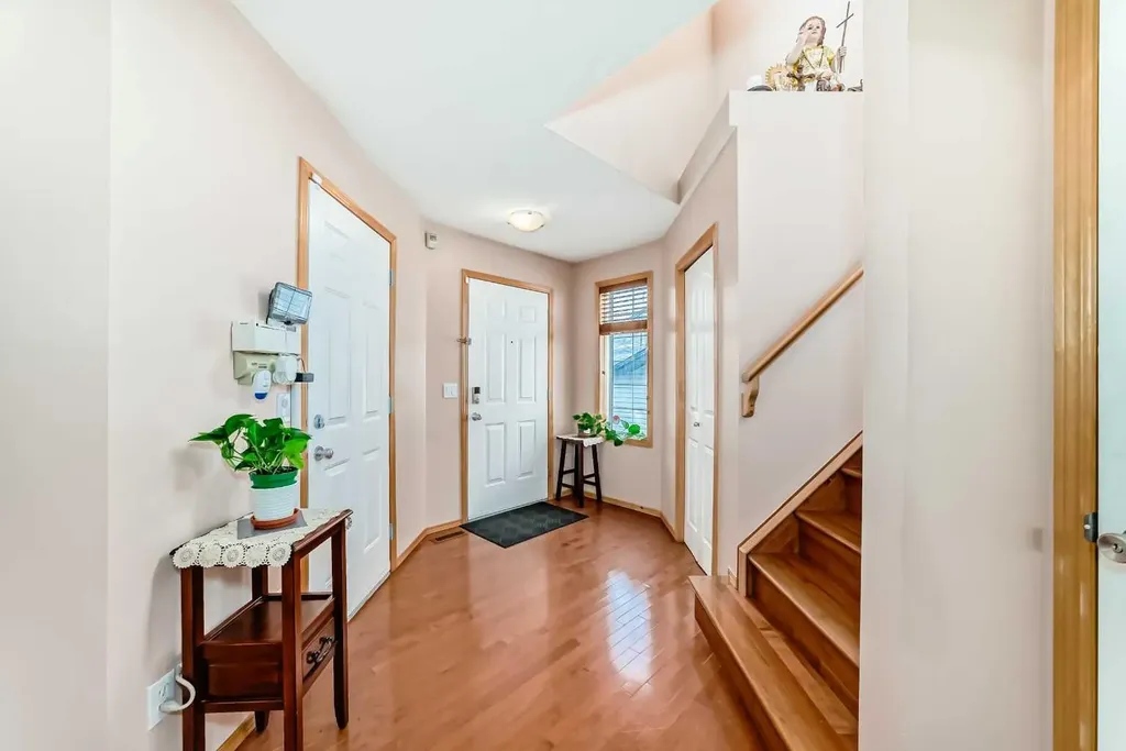 16062 Everstone Road SW Calgary AB T2Y 4J7