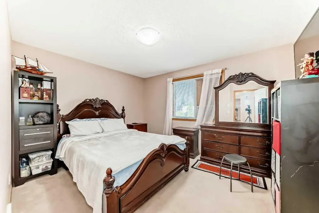 16062 Everstone Road SW Calgary AB T2Y 4J7