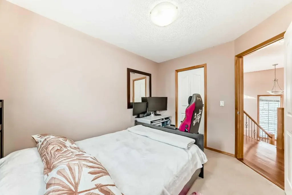 16062 Everstone Road SW Calgary AB T2Y 4J7