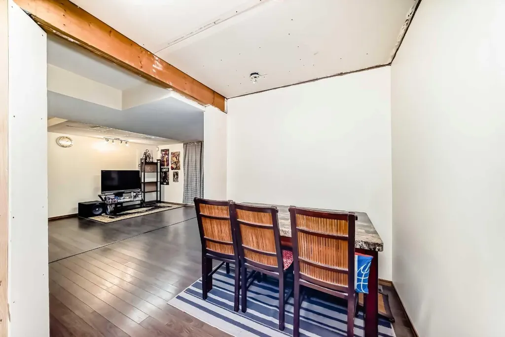16062 Everstone Road SW Calgary AB T2Y 4J7