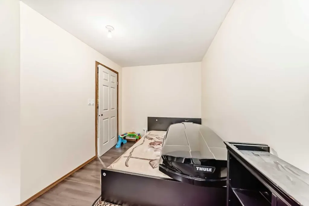 16062 Everstone Road SW Calgary AB T2Y 4J7