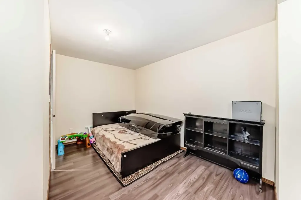 16062 Everstone Road SW Calgary AB T2Y 4J7