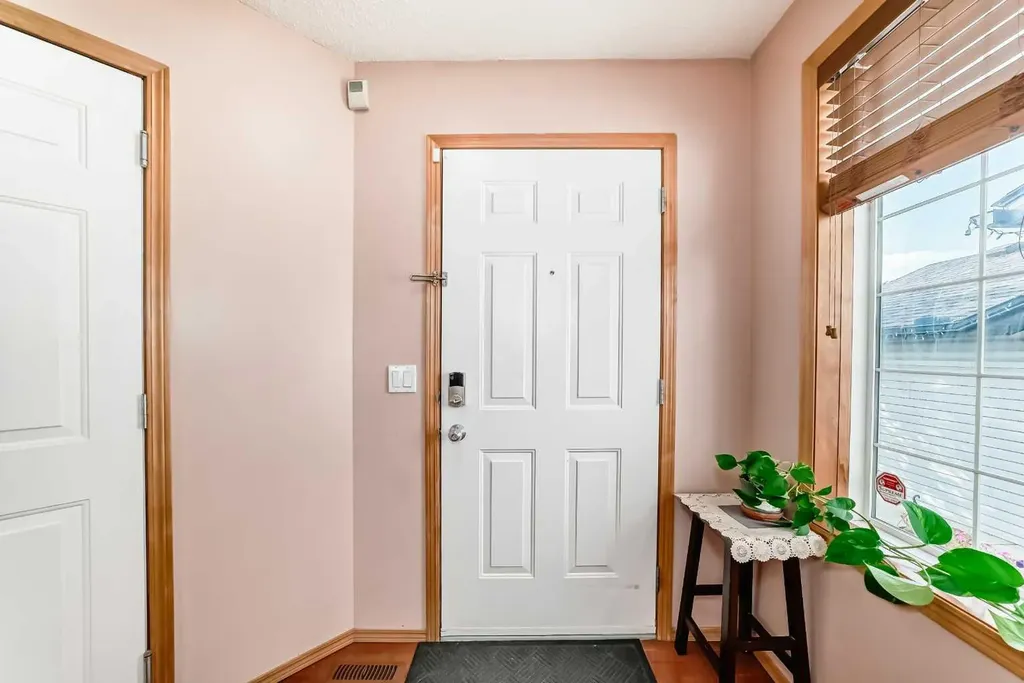 16062 Everstone Road SW Calgary AB T2Y 4J7
