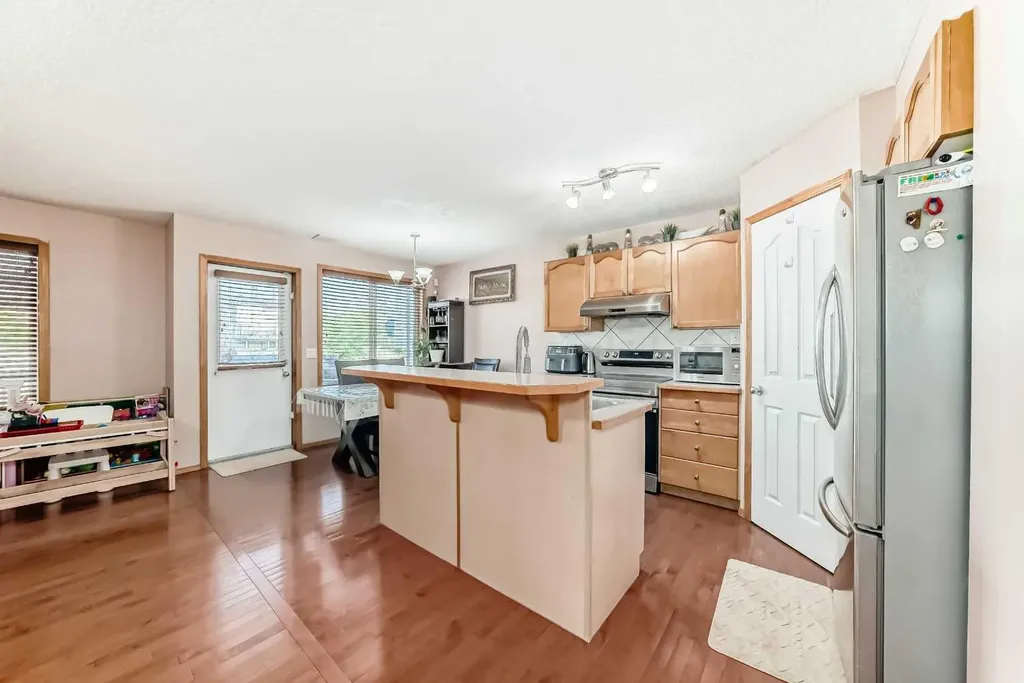 16062 Everstone Road SW Calgary AB T2Y 4J7