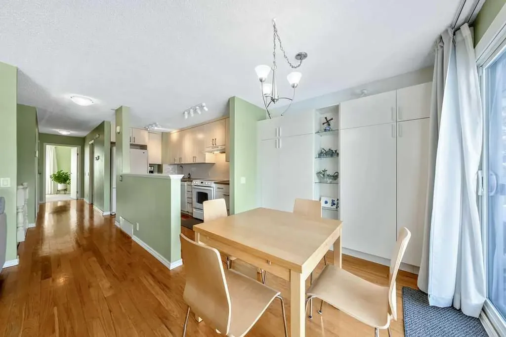 50 Cedarwood Rise SW Calgary AB T2W3H9