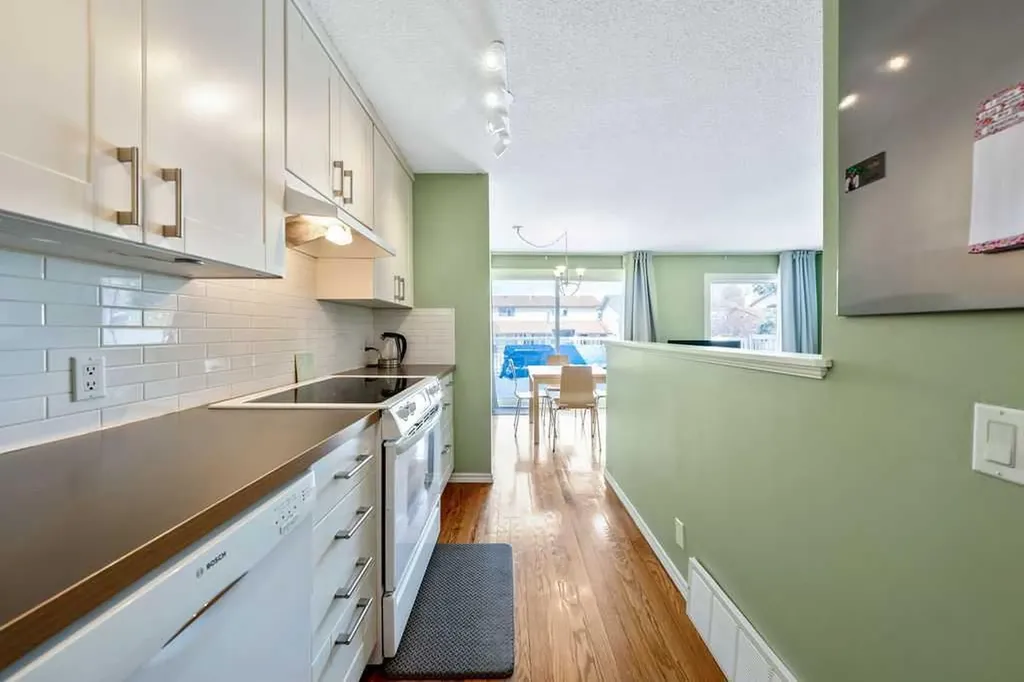 50 Cedarwood Rise SW Calgary AB T2W3H9