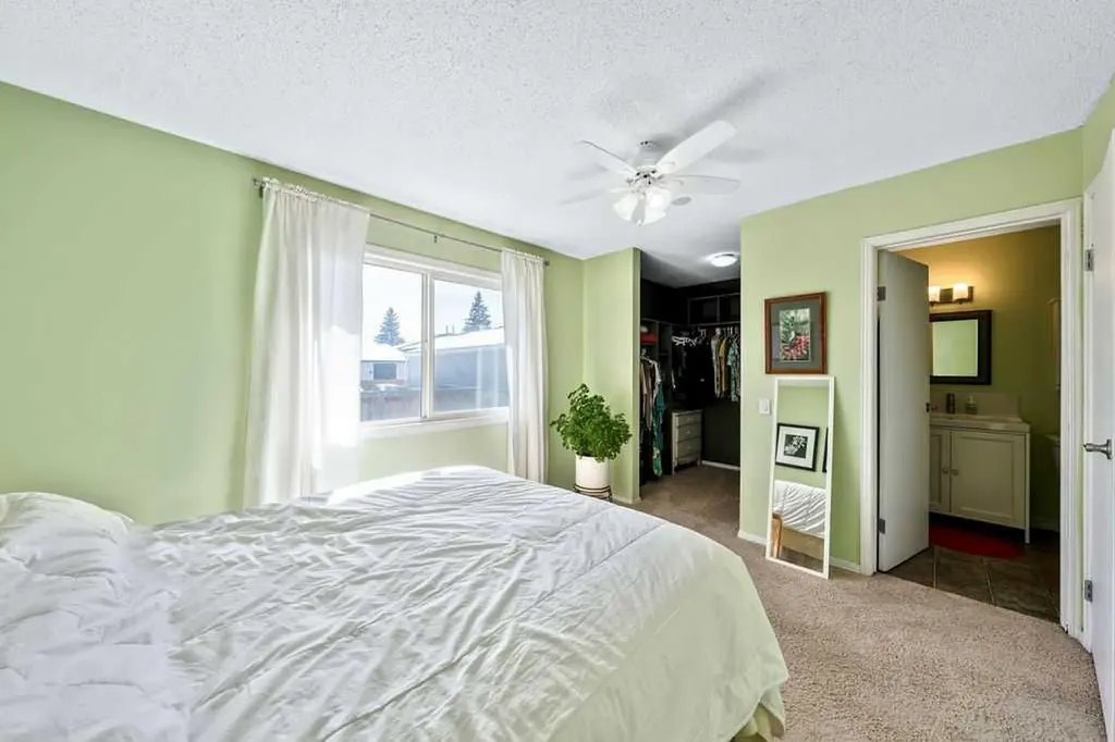 50 Cedarwood Rise SW Calgary AB T2W3H9