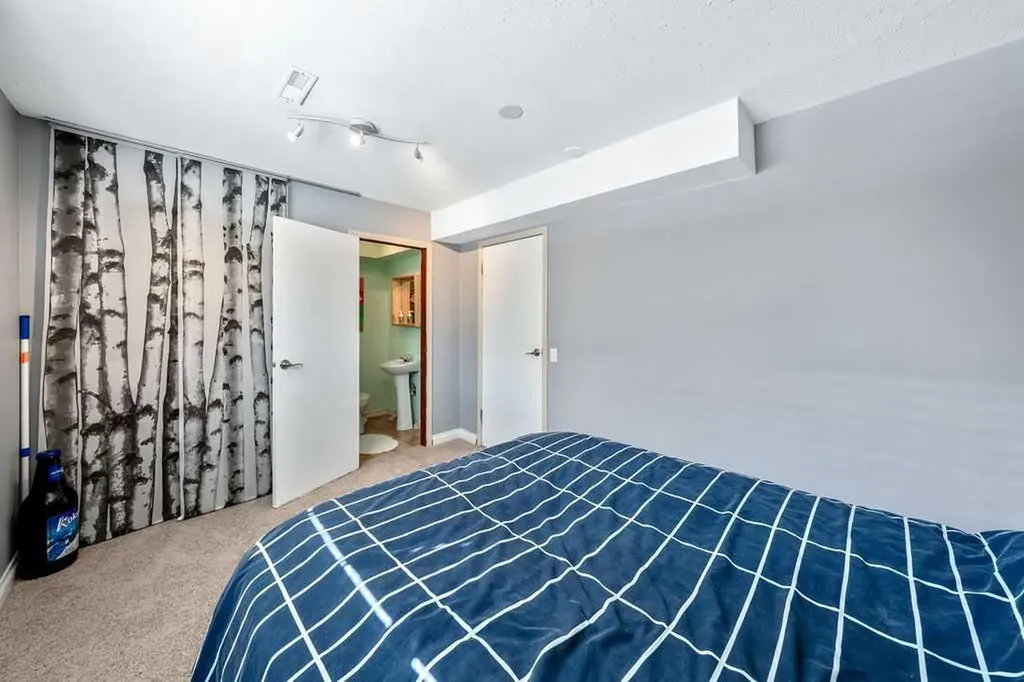 50 Cedarwood Rise SW Calgary AB T2W3H9