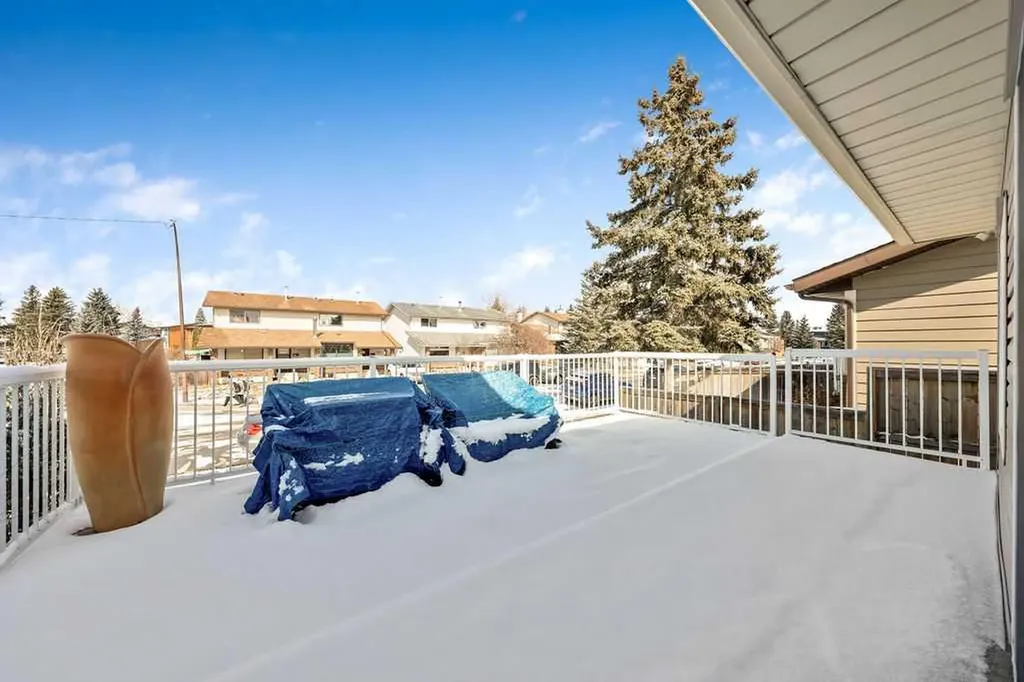 50 Cedarwood Rise SW Calgary AB T2W3H9