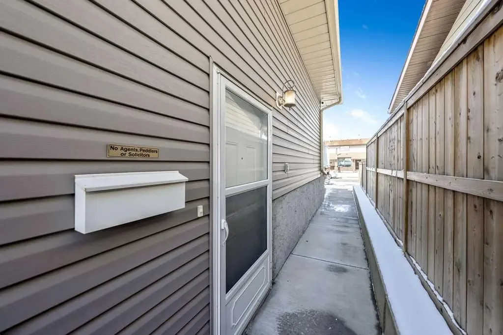 50 Cedarwood Rise SW Calgary AB T2W3H9