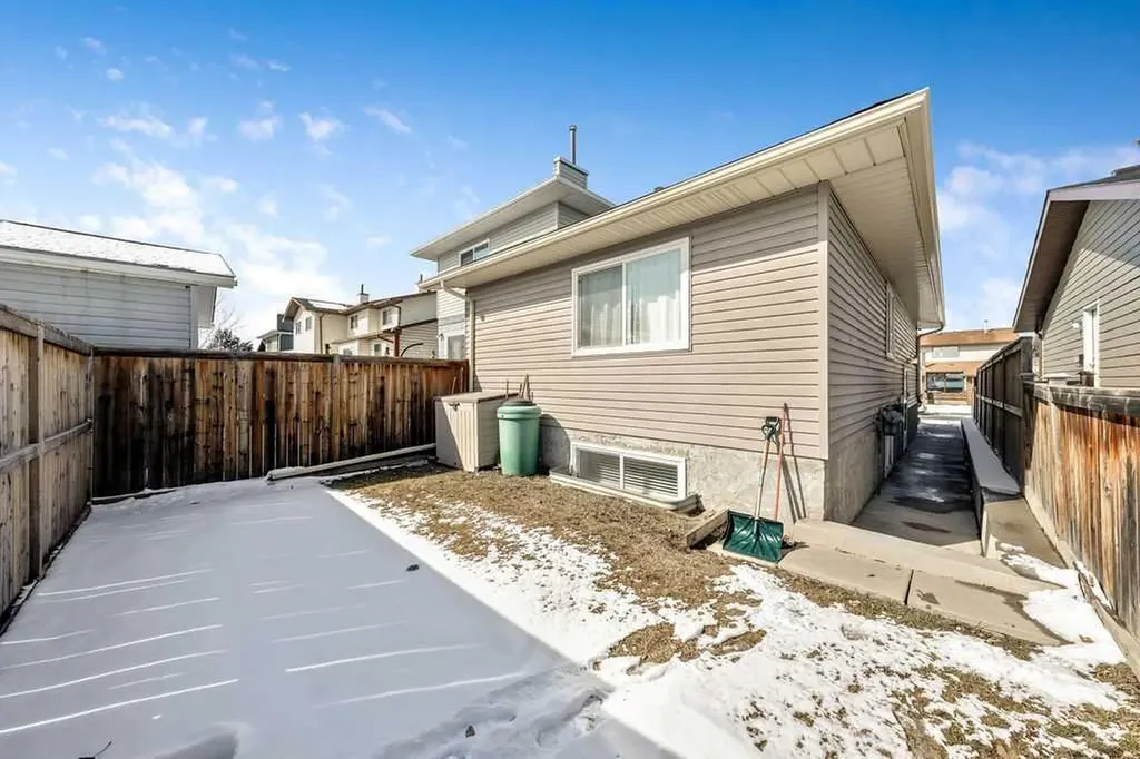 50 Cedarwood Rise SW Calgary AB T2W3H9