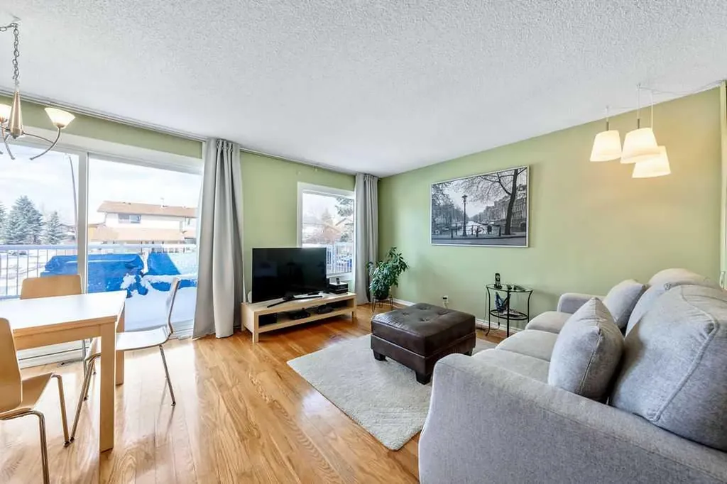 50 Cedarwood Rise SW Calgary AB T2W3H9