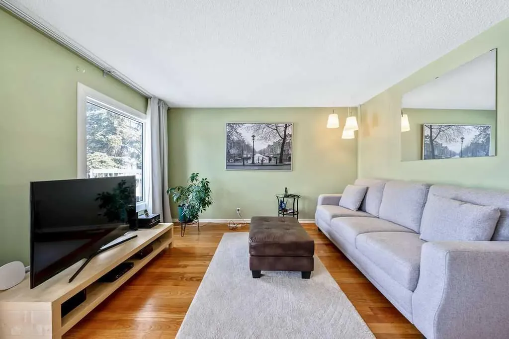 50 Cedarwood Rise SW Calgary AB T2W3H9