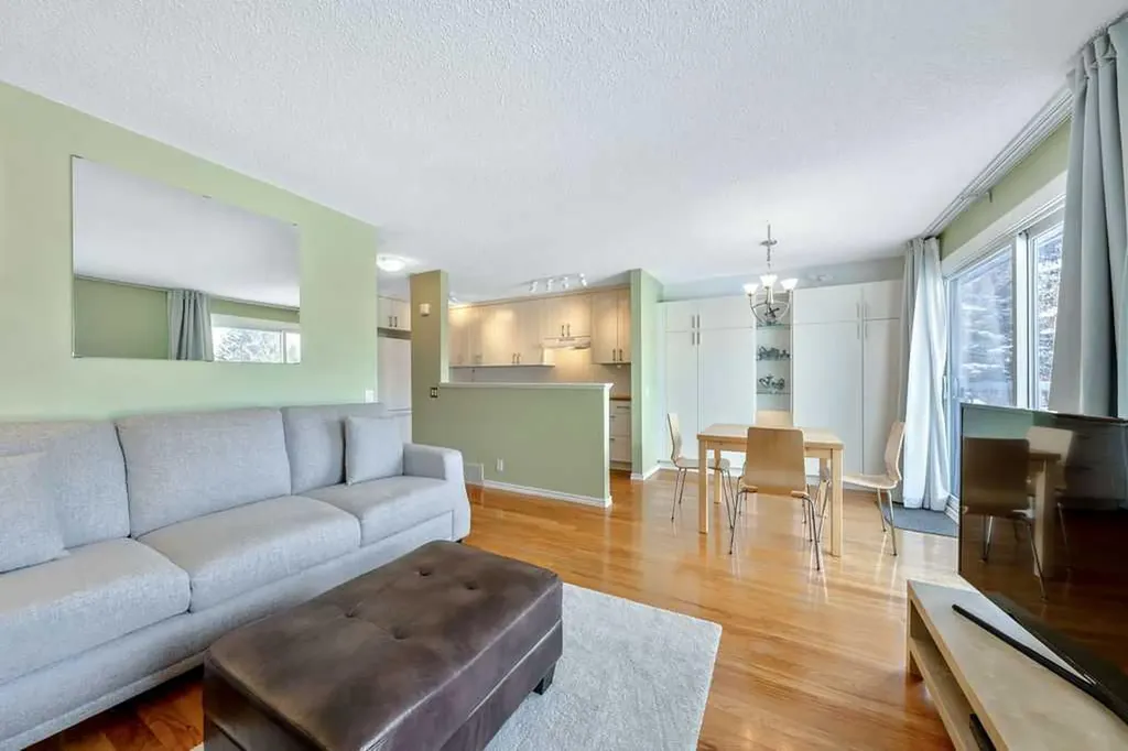 50 Cedarwood Rise SW Calgary AB T2W3H9