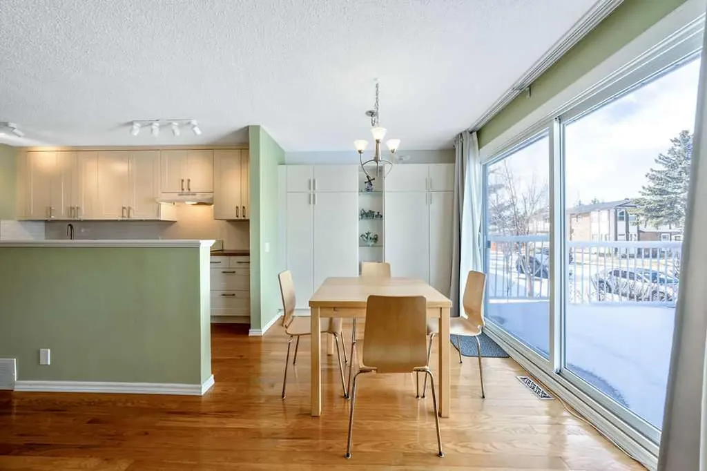 50 Cedarwood Rise SW Calgary AB T2W3H9