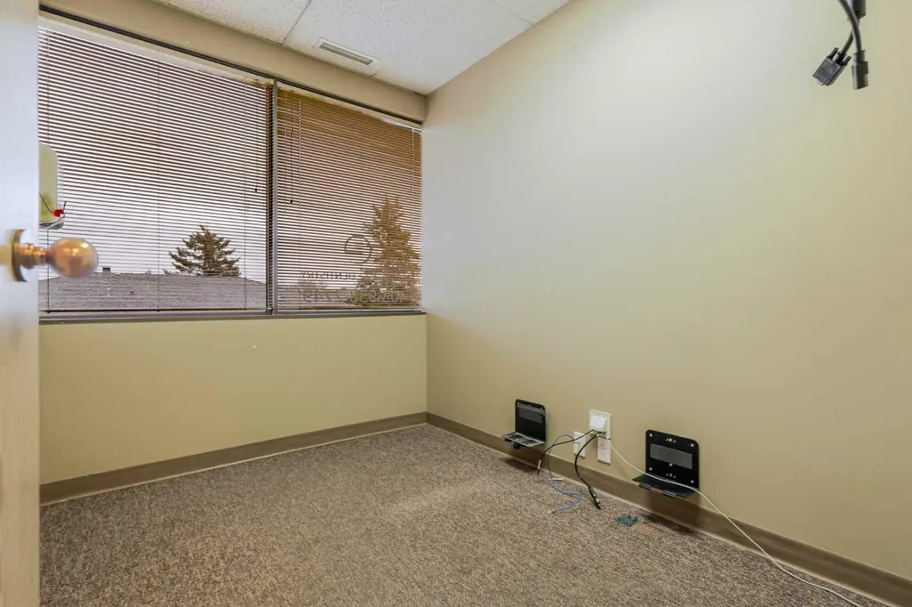 40 Elizabeth Street Okotoks AB T1S1A2