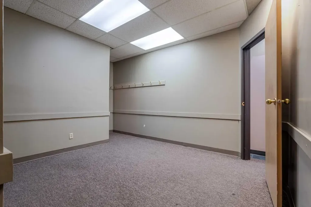 40 Elizabeth Street Okotoks AB T1S1A2