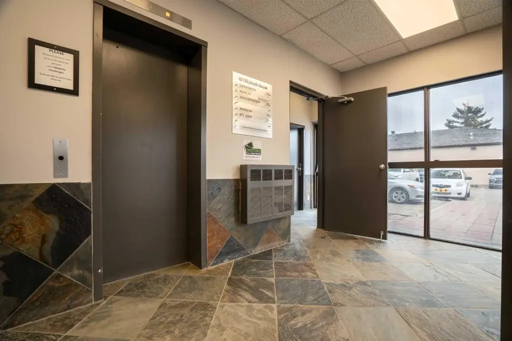 40 Elizabeth Street Okotoks AB T1S1A2