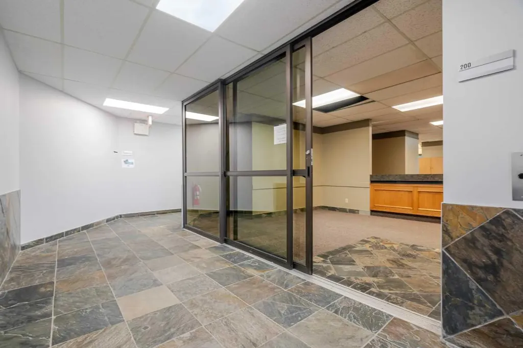 40 Elizabeth Street Okotoks AB T1S1A2