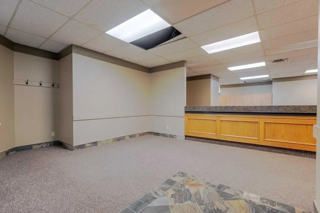 40 Elizabeth Street Okotoks AB T1S1A2