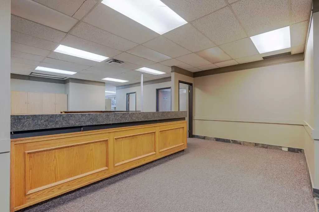 40 Elizabeth Street Okotoks AB T1S1A2