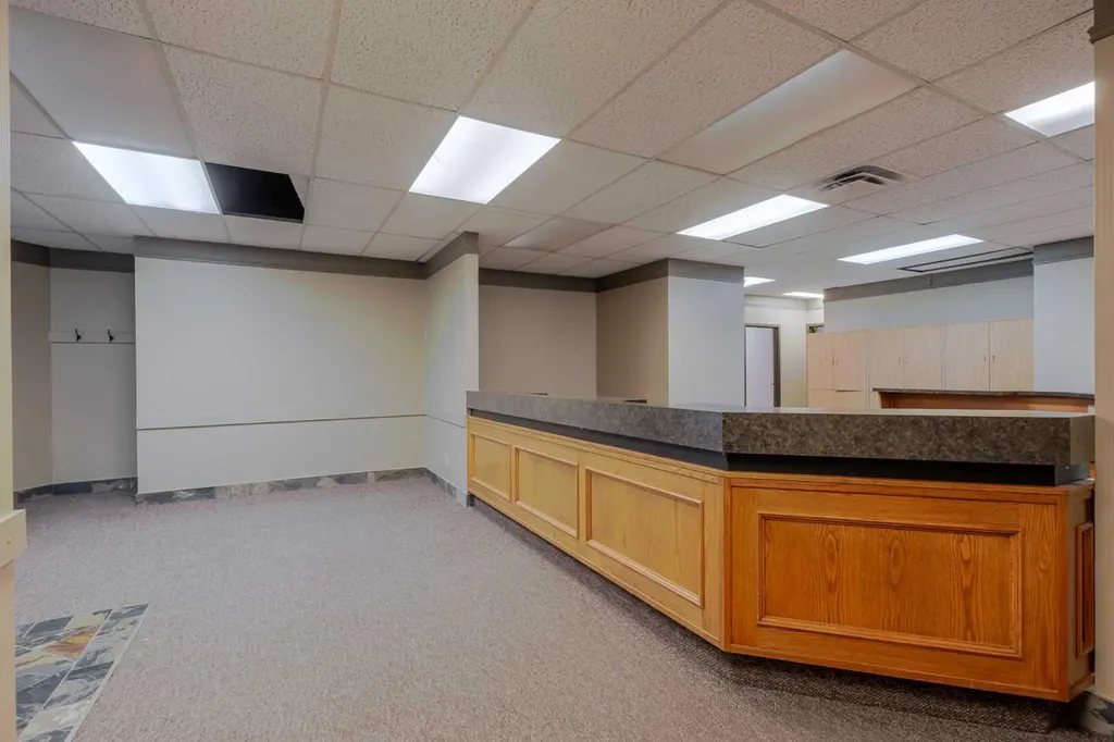 40 Elizabeth Street Okotoks AB T1S1A2